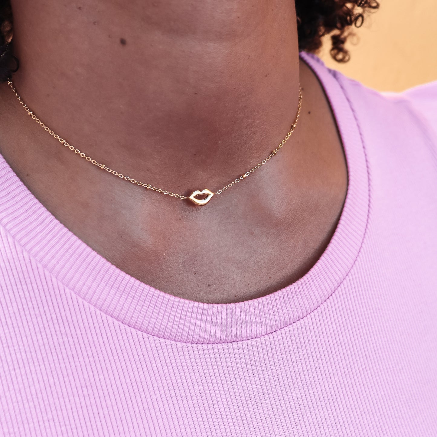 Necklace lips