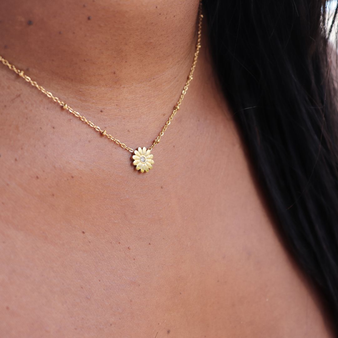Necklace daisy flower